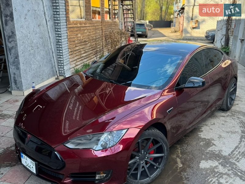 Tesla Model S 2014