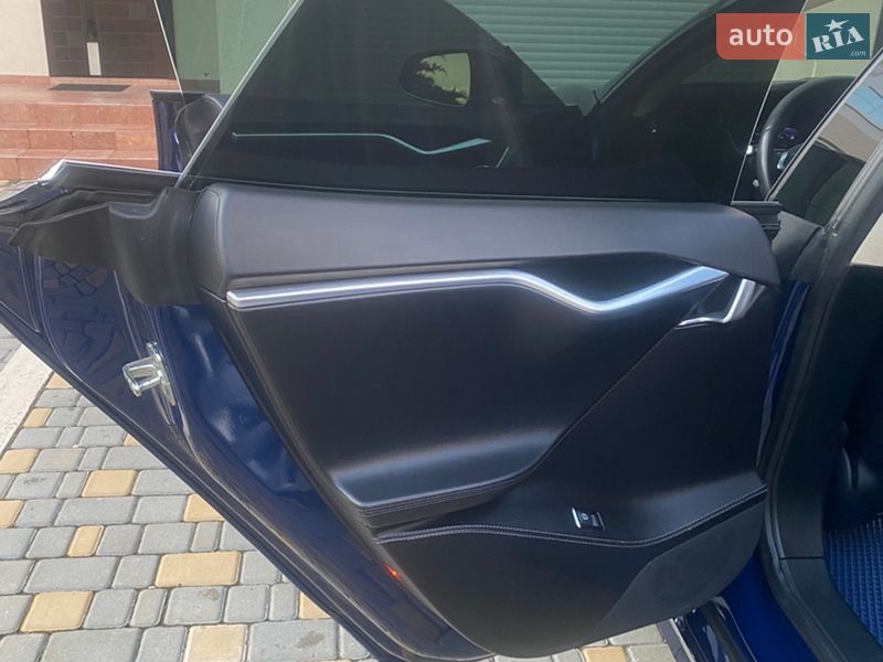 Ліфтбек Tesla Model S 2016 в Одесі