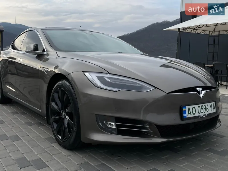 Tesla Model S 2016