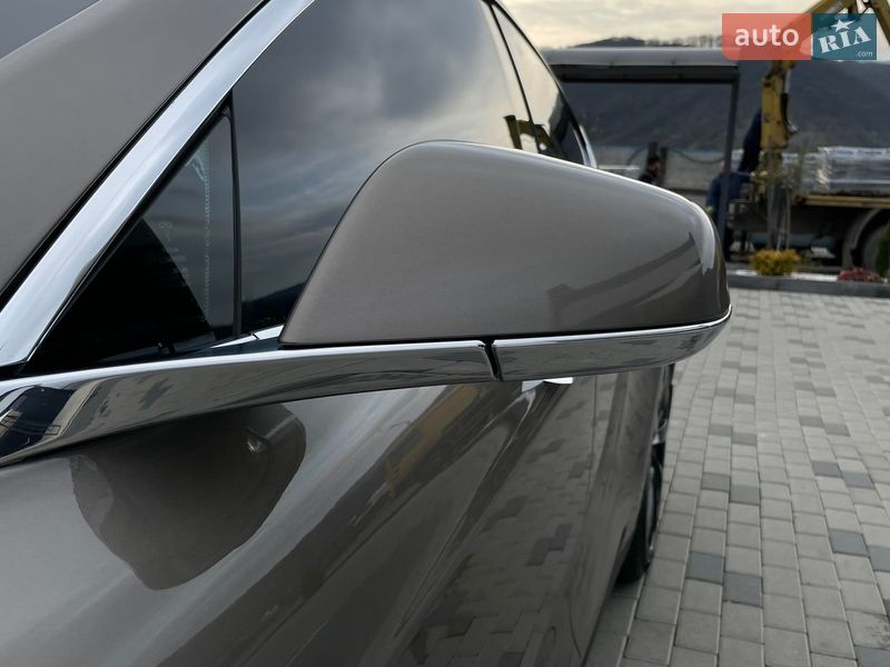 Лифтбек Tesla Model S 2016 в Ужгороде