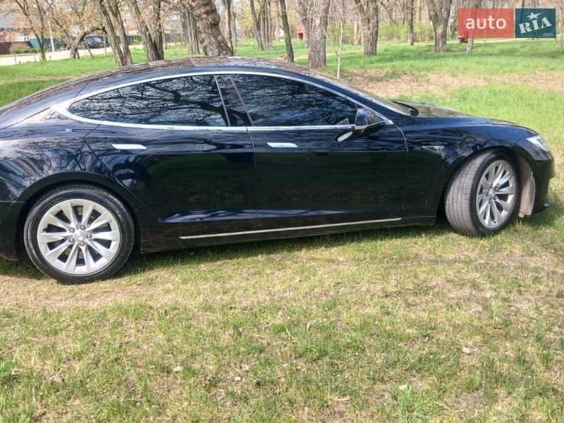 Ліфтбек Tesla Model S 2016 в Одесі фото 10 Ліфтбек Tesla Model S 2016 в Одесі