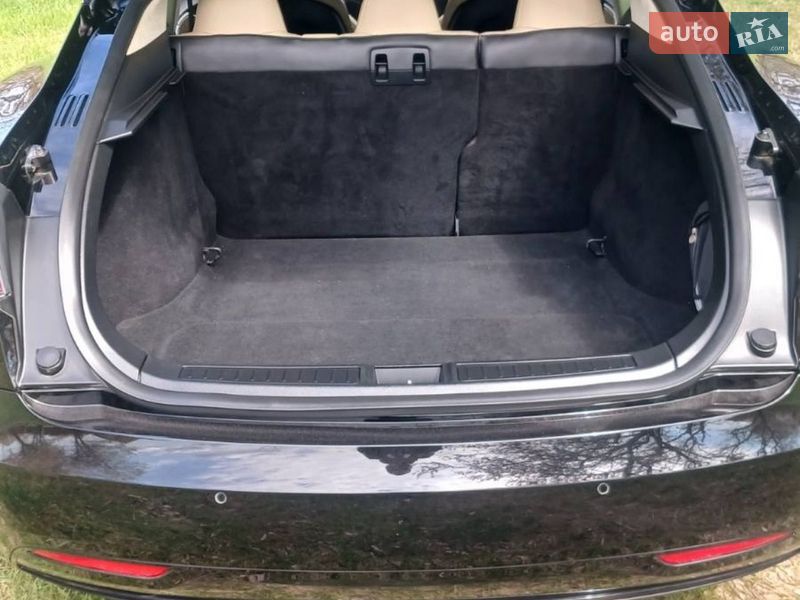 Лифтбек Tesla Model S 2016 в Кропивницком