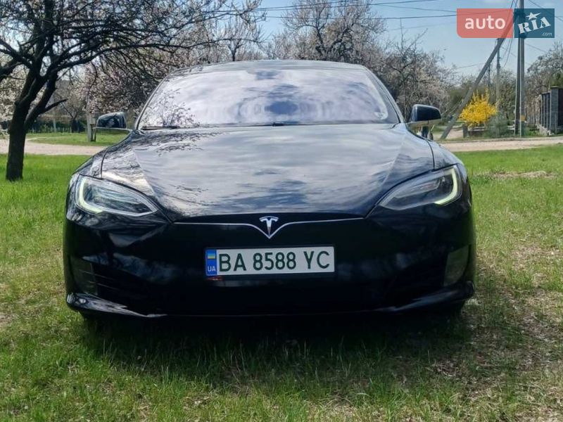 Ліфтбек Tesla Model S 2016 в Одесі фото 16 Ліфтбек Tesla Model S 2016 в Одесі