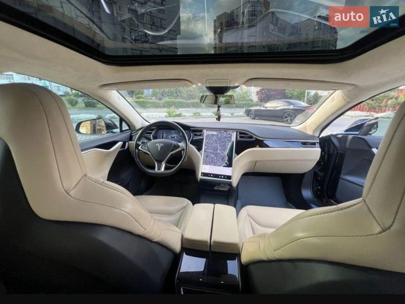 Лифтбек Tesla Model S 2016 в Кропивницком