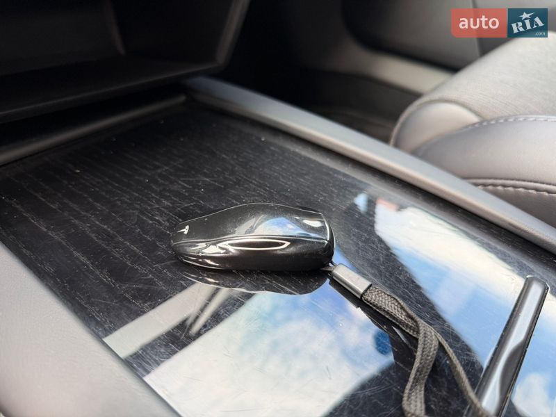 Ліфтбек Tesla Model S 2018 в Тернополі