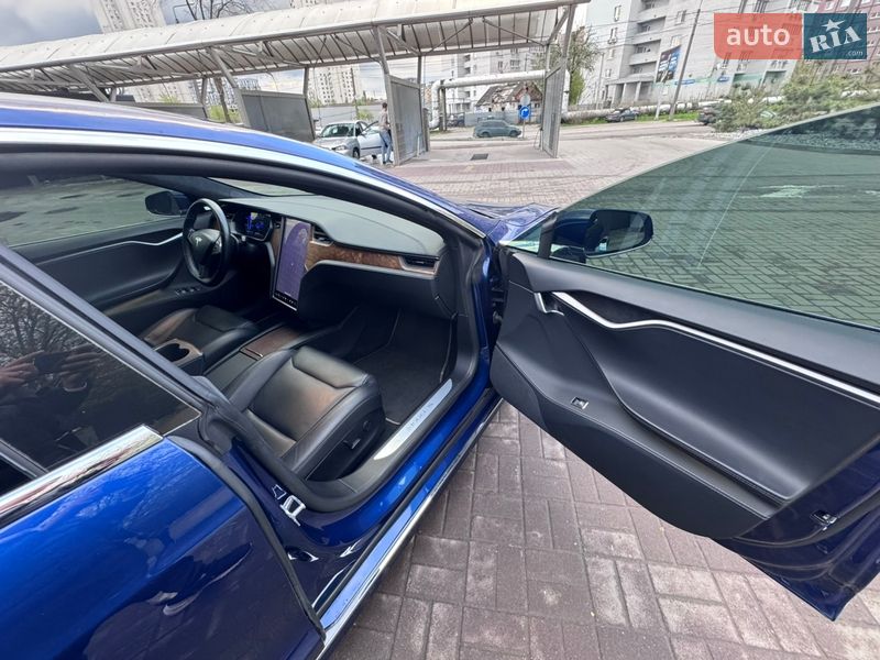 Лифтбек Tesla Model S 2019 в Днепре