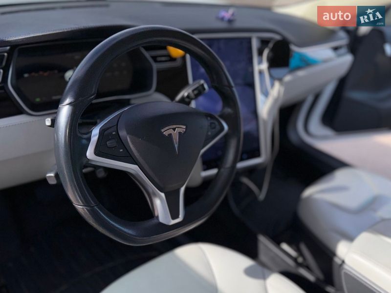 Лифтбек Tesla Model S 2014 в Житомире