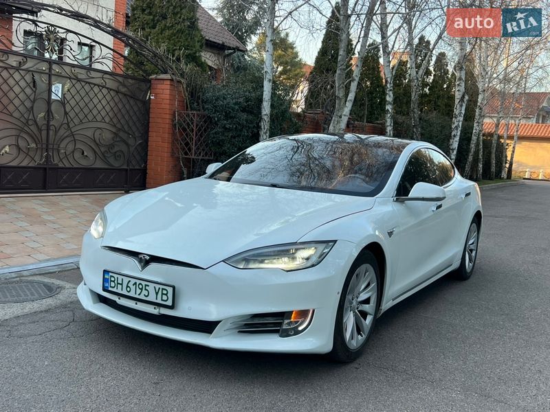 Ліфтбек Tesla Model S 2017 в Одесі
