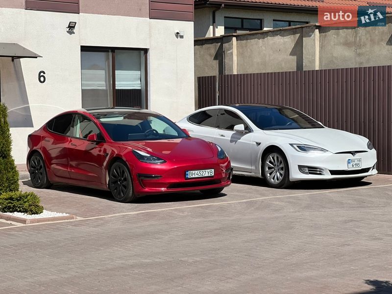 Ліфтбек Tesla Model S 2017 в Одесі