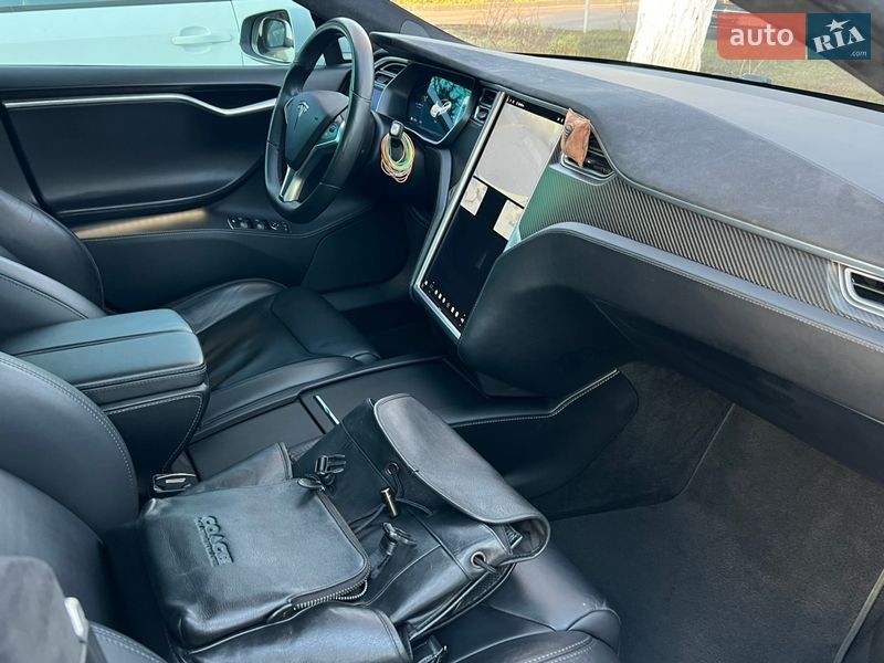 Ліфтбек Tesla Model S 2017 в Одесі