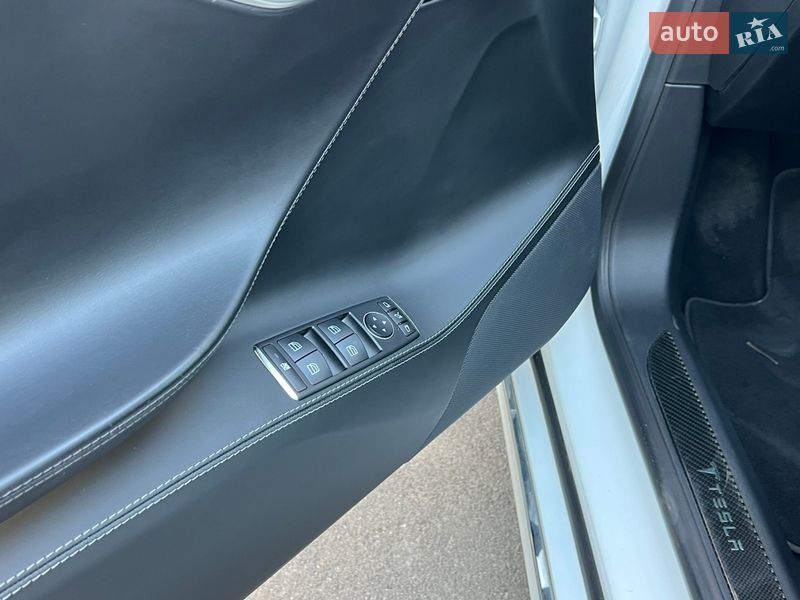 Ліфтбек Tesla Model S 2017 в Одесі