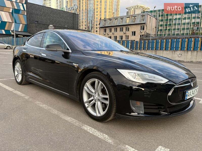 Tesla Model S 2014