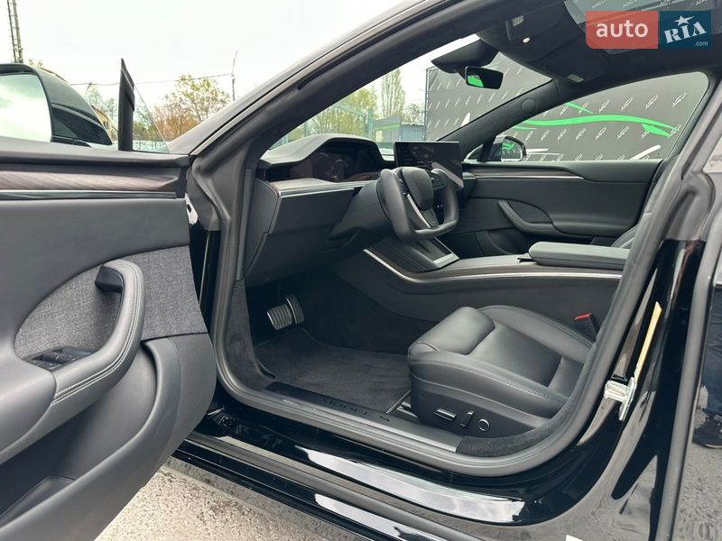 Лифтбек Tesla Model S 2023 в Киеве