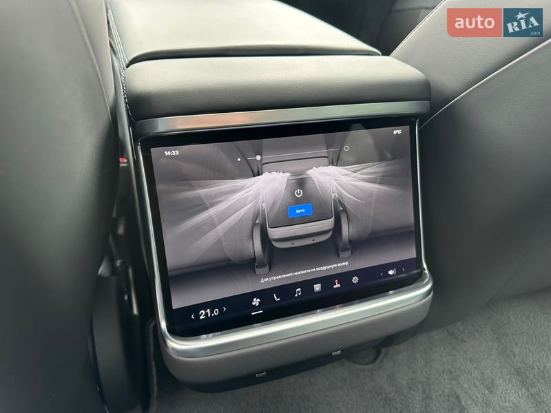 Лифтбек Tesla Model S 2023 в Киеве
