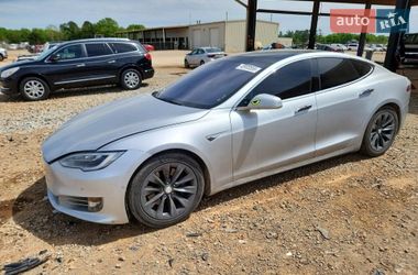 Лифтбек Tesla Model S 2016 в Киеве