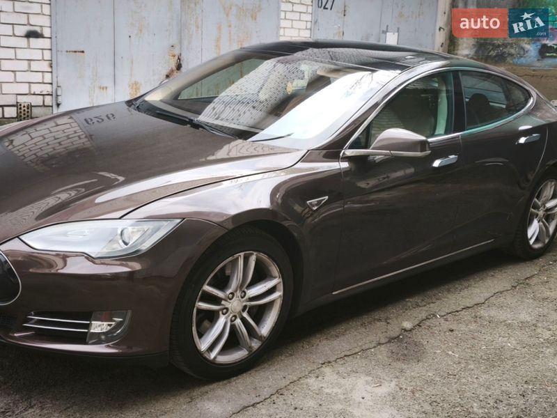 Tesla Model S 2013