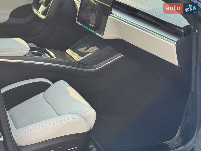 Лифтбек Tesla Model S 2024 в Киеве