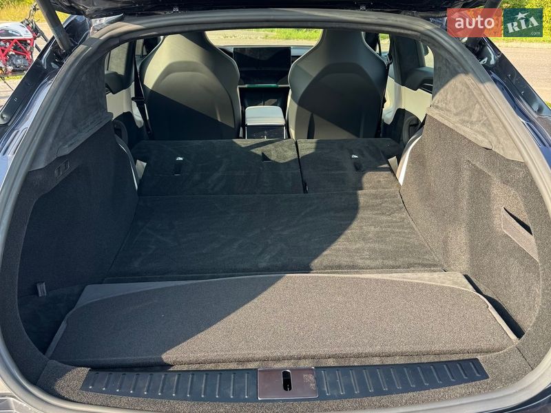 Лифтбек Tesla Model S 2024 в Киеве