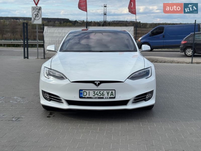 Лифтбек Tesla Model S 2016 в Буче