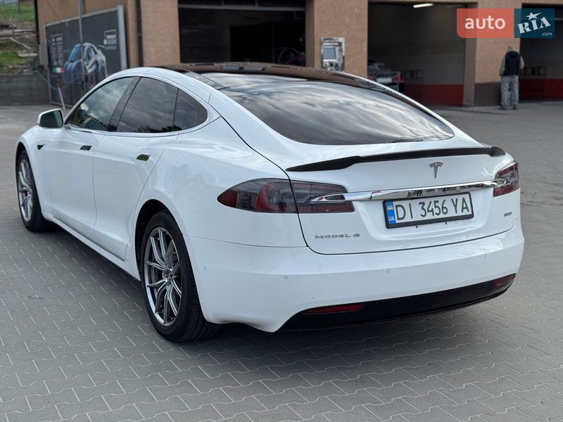 Лифтбек Tesla Model S 2016 в Буче