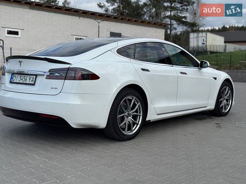 Лифтбек Tesla Model S 2016 в Буче