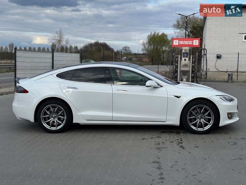 Лифтбек Tesla Model S 2016 в Буче
