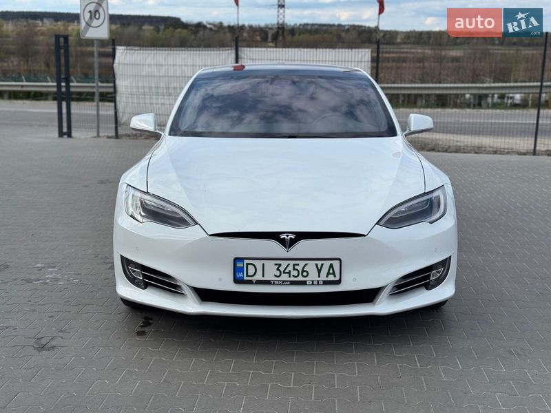 Лифтбек Tesla Model S 2016 в Буче
