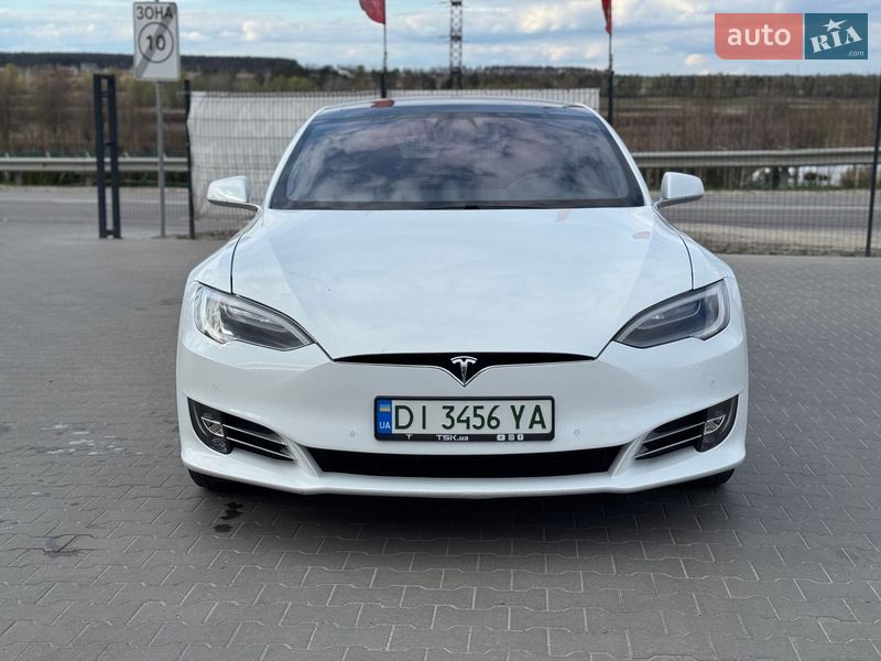 Лифтбек Tesla Model S 2016 в Буче