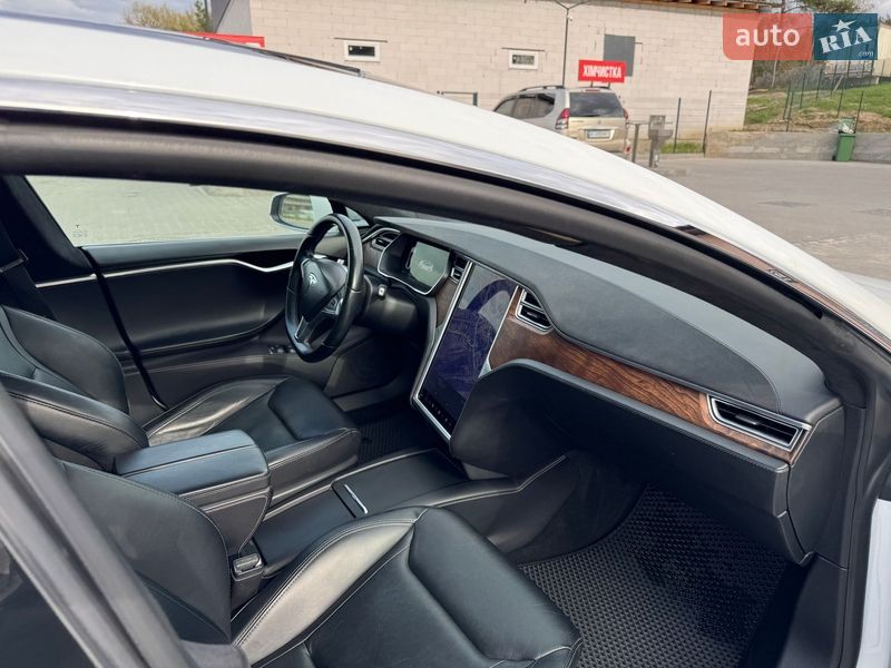 Лифтбек Tesla Model S 2016 в Буче