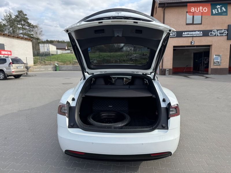 Лифтбек Tesla Model S 2016 в Буче