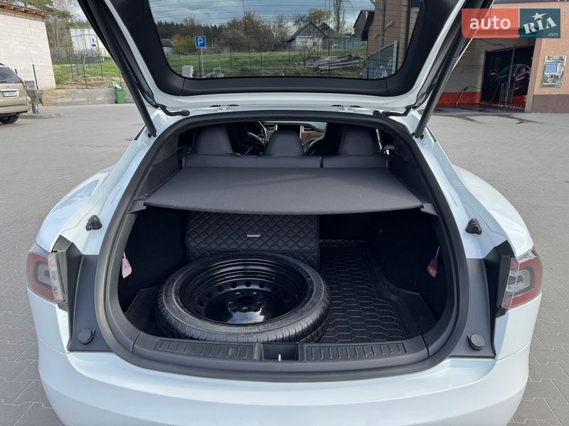 Лифтбек Tesla Model S 2016 в Буче