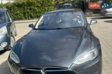 Лифтбек Tesla Model S 2015 в Львове