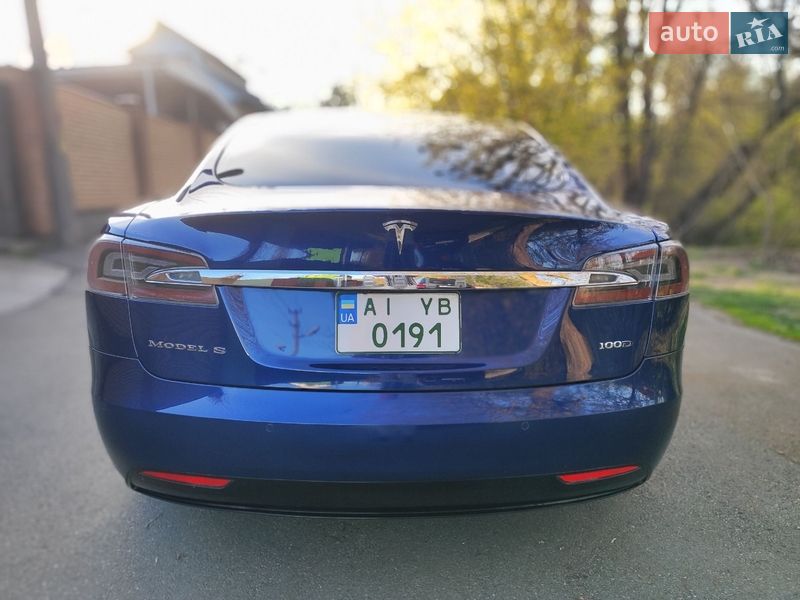 Ліфтбек Tesla Model S 2017 в Києві