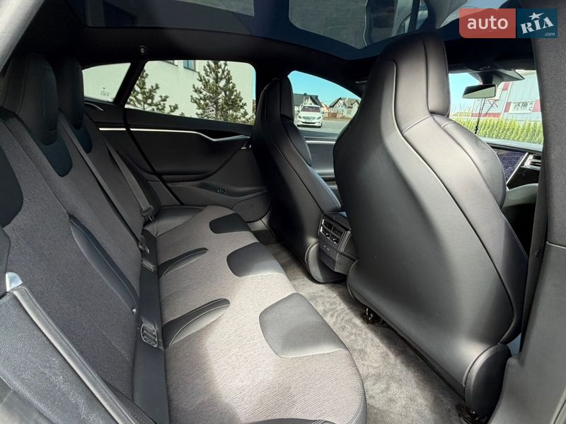 Лифтбек Tesla Model S 2017 в Луцке