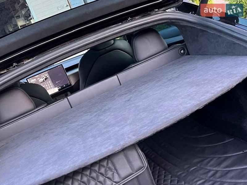 Лифтбек Tesla Model S 2023 в Киеве
