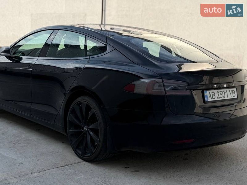 Ліфтбек Tesla Model S 2017 в Вінниці
