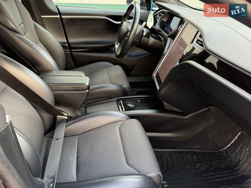 Ліфтбек Tesla Model S 2017 в Вінниці