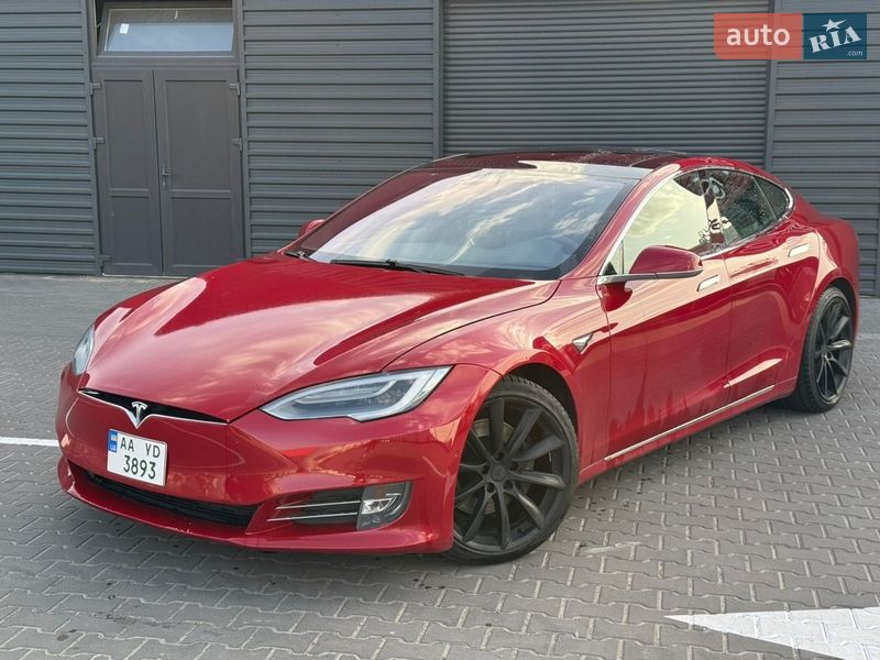 Лифтбек Tesla Model S 2018 в Киеве