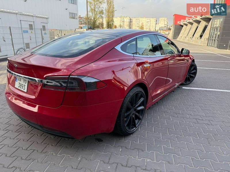 Лифтбек Tesla Model S 2018 в Киеве