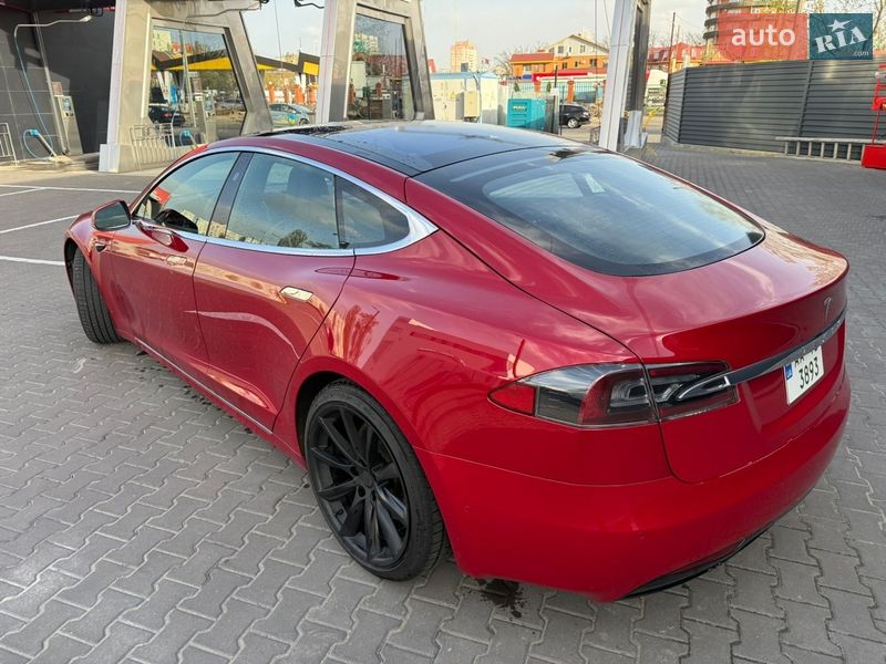 Лифтбек Tesla Model S 2018 в Киеве