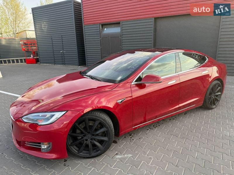 Лифтбек Tesla Model S 2018 в Киеве