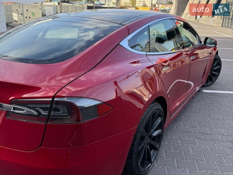 Лифтбек Tesla Model S 2018 в Киеве