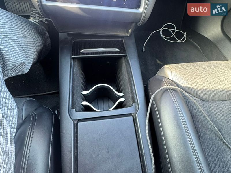 Лифтбек Tesla Model S 2018 в Киеве