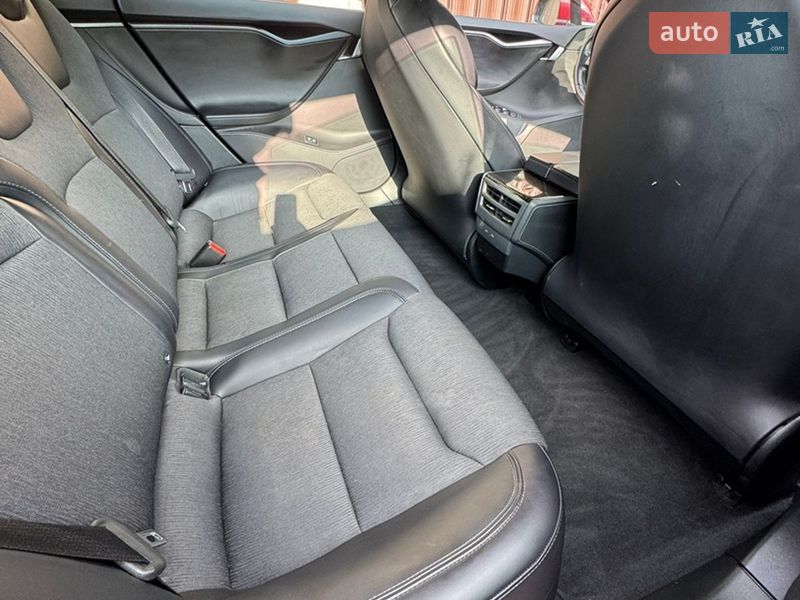 Лифтбек Tesla Model S 2018 в Киеве