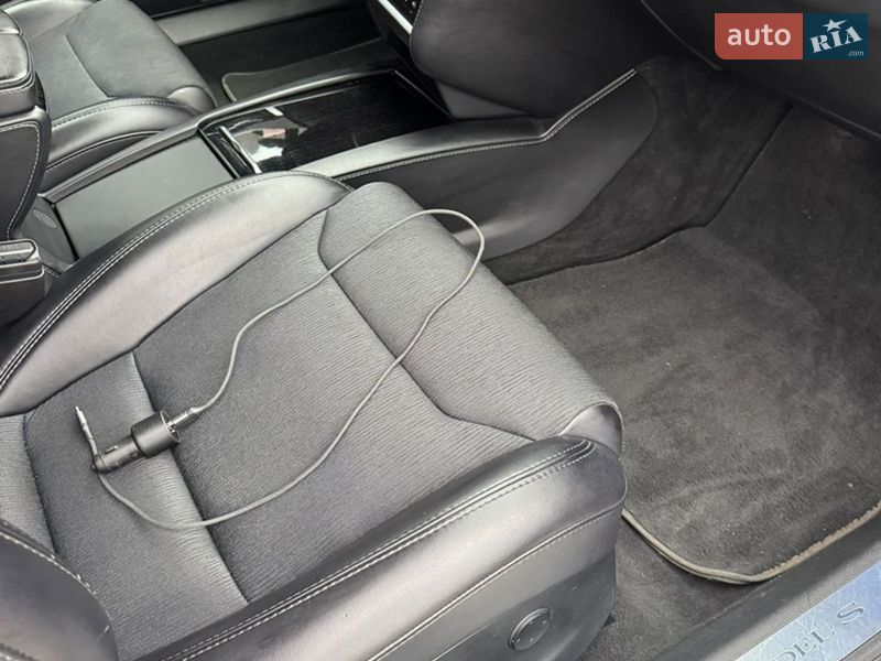 Лифтбек Tesla Model S 2018 в Киеве