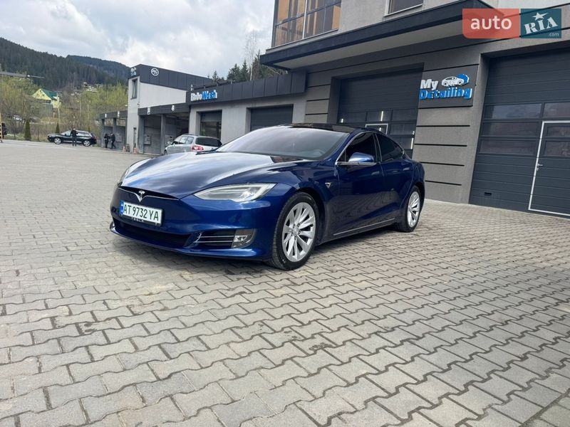 Ліфтбек Tesla Model S 2017 в Івано-Франківську
