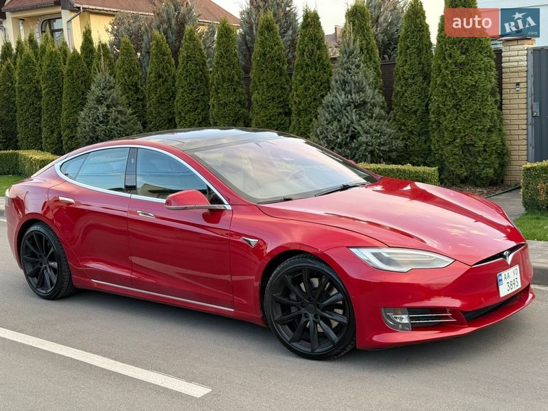 Лифтбек Tesla Model S 2018 в Киеве