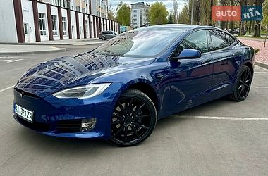 Ліфтбек Tesla Model S 2017 в Києві