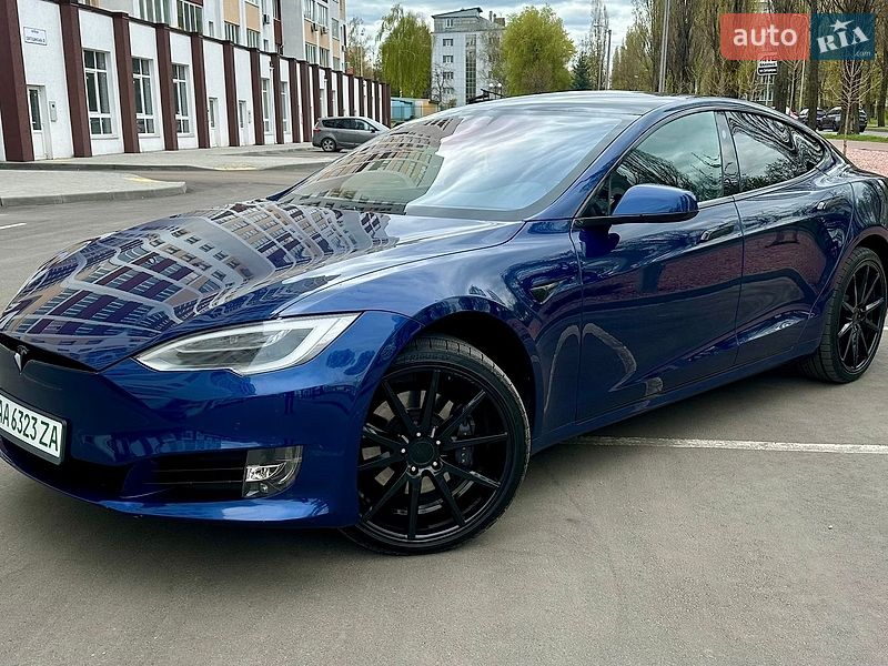 Ліфтбек Tesla Model S 2017 в Києві