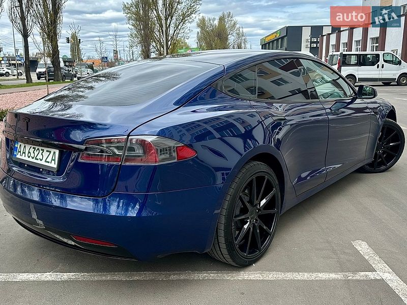 Ліфтбек Tesla Model S 2017 в Києві